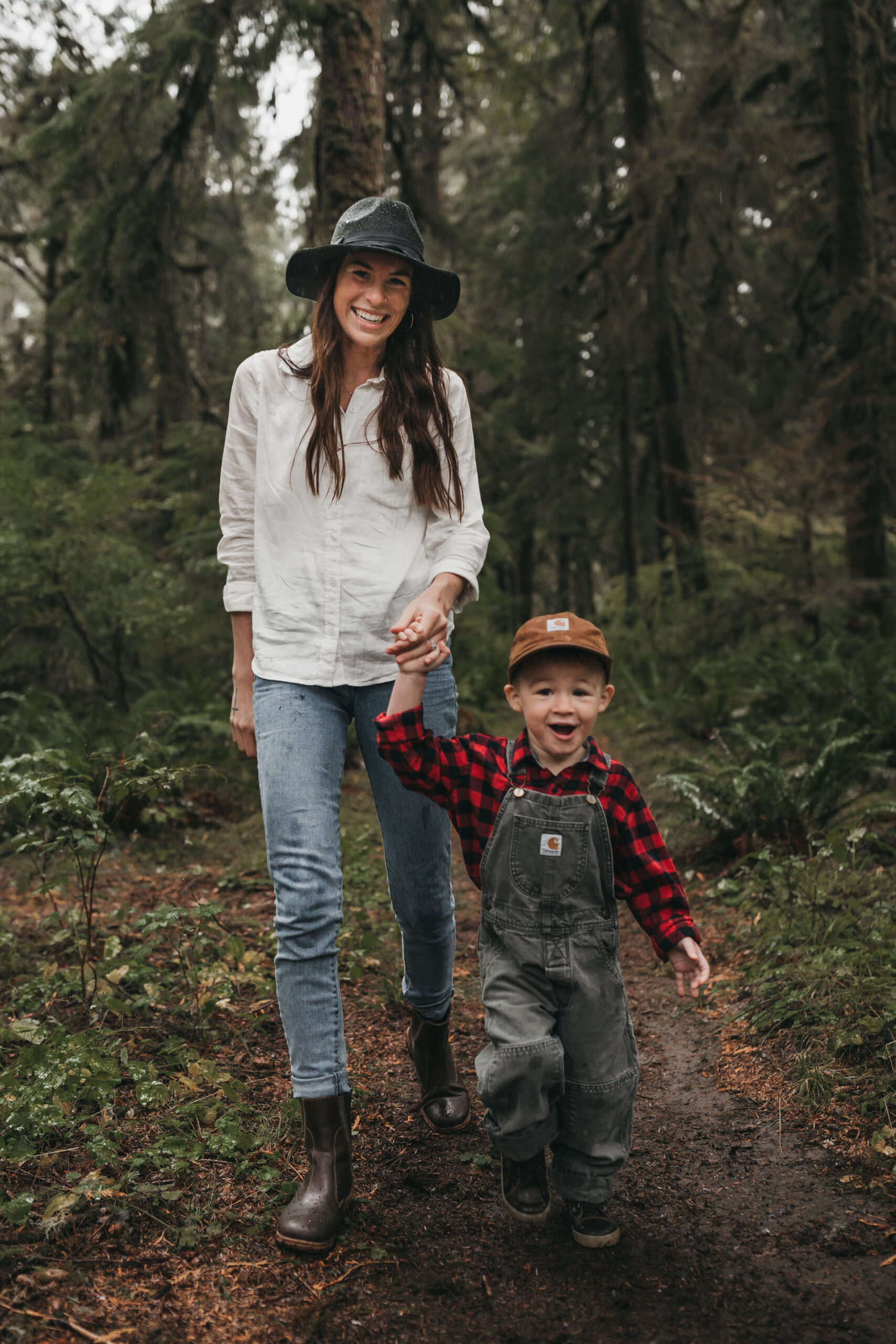 Pacific Northwest adventure family session. Between the Pine- Seattle adventure wedding and elopement photography 