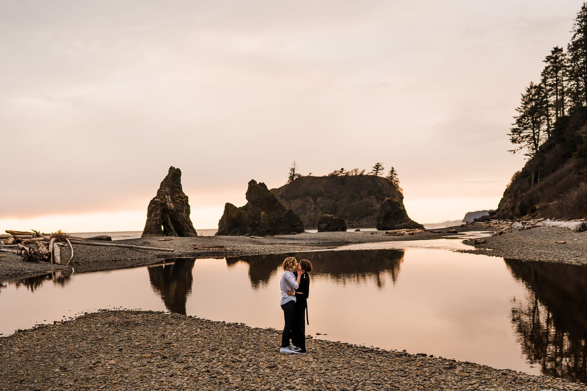 15ruby-beach-engagement-photos-between-the-pine-adventure-wedding-photography.jpg