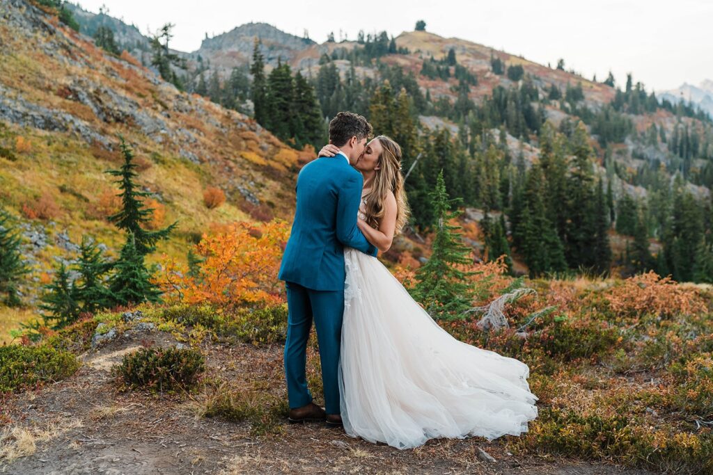 Bride and groom kiss during their Washington elopement in Snoqualmie Pass