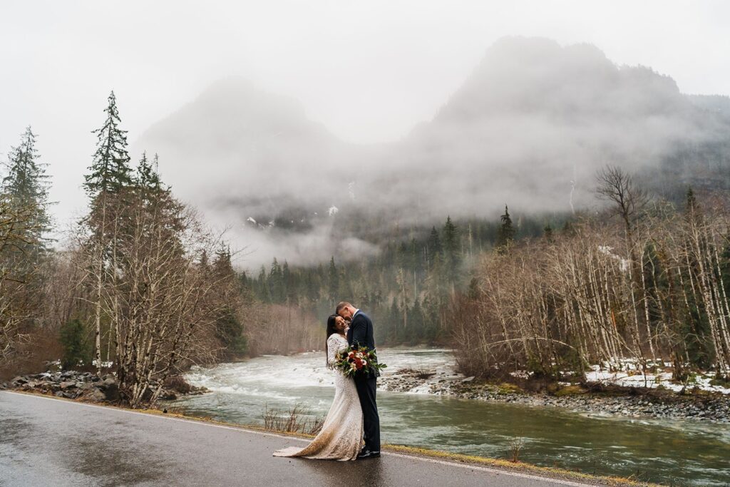 Couple kissing during their Washington state elopement in Snoqualmie
