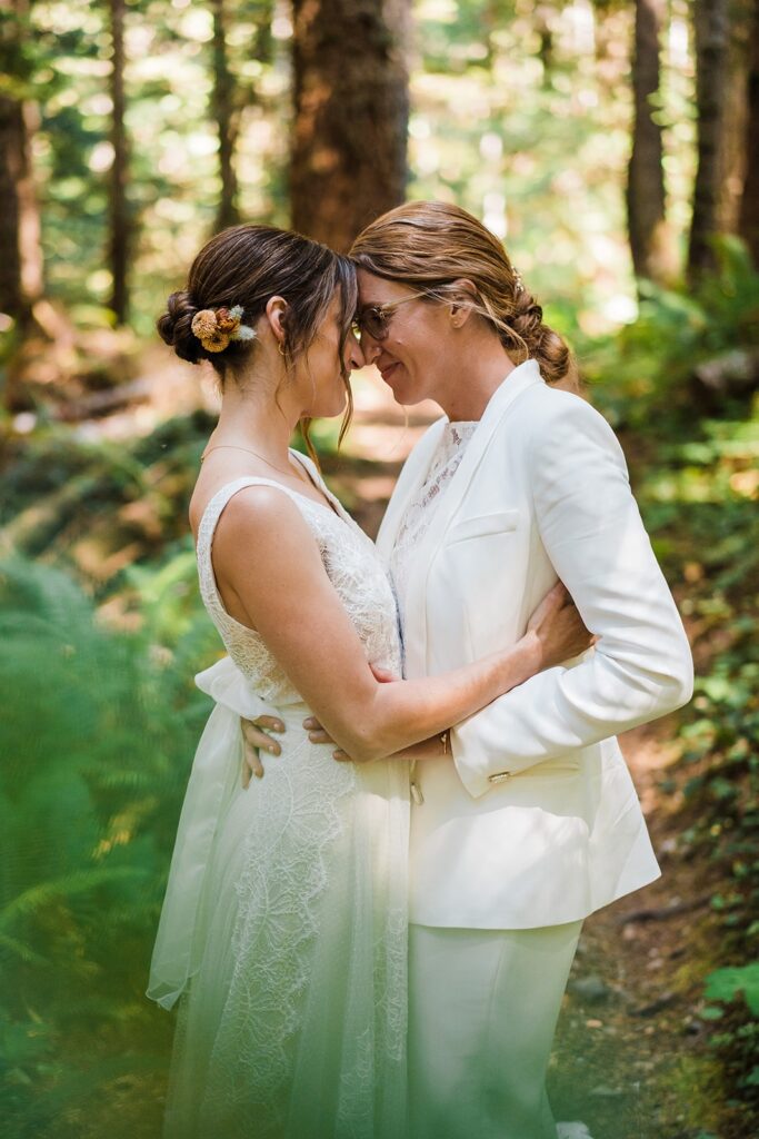 Wedding couple photos in Olympic National Park