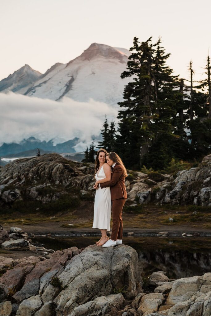 Wedding couple photos in the North Cascades