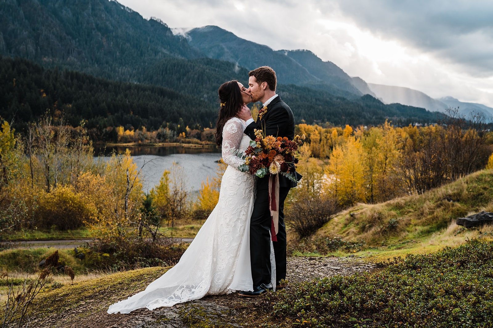 Micro wedding venue in Oregon at the Columbia River Gorge