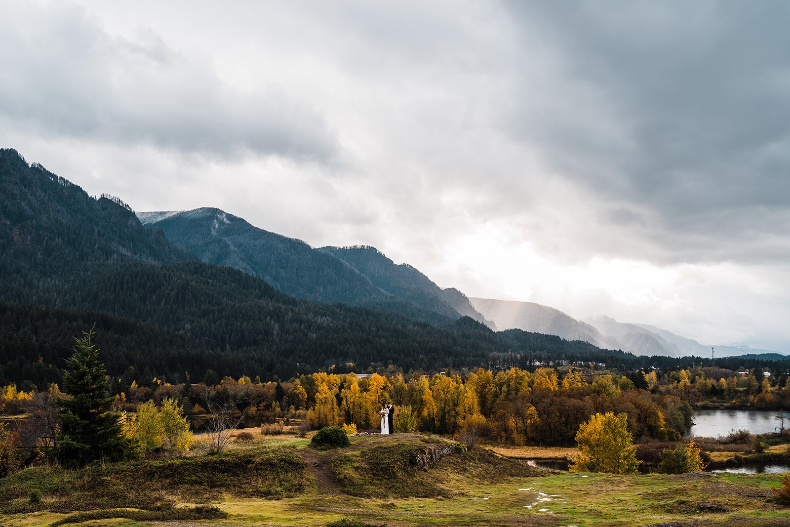 Micro wedding venue in Oregon at the Columbia River Gorge