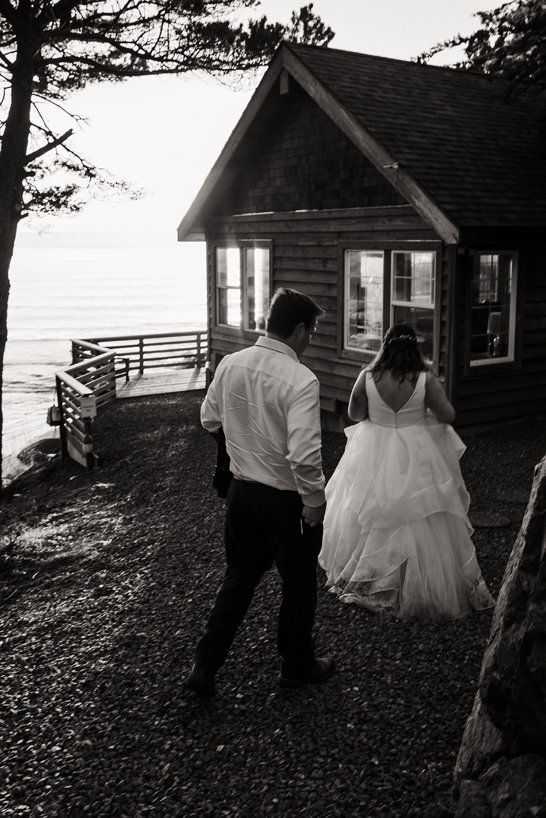 Brie and groom walk to their small wedding venue in Oregon on the Oregon Coast