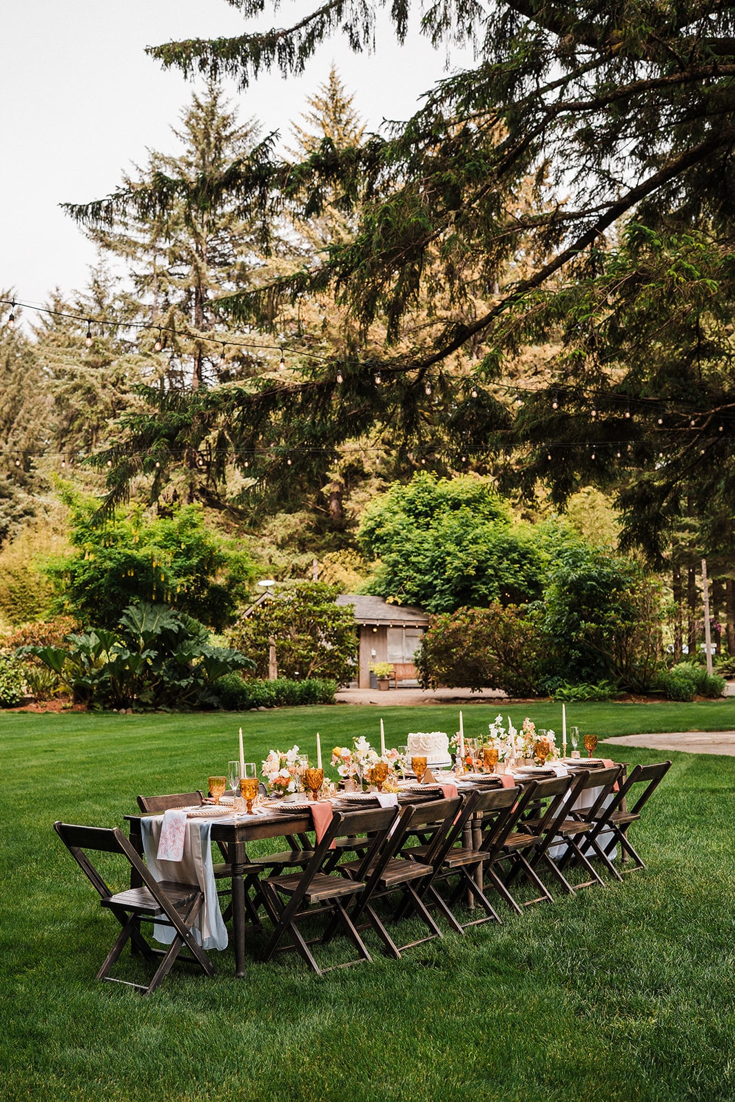 Outdoor wedding reception table on the lawn of an Oregon micro wedding venue.
