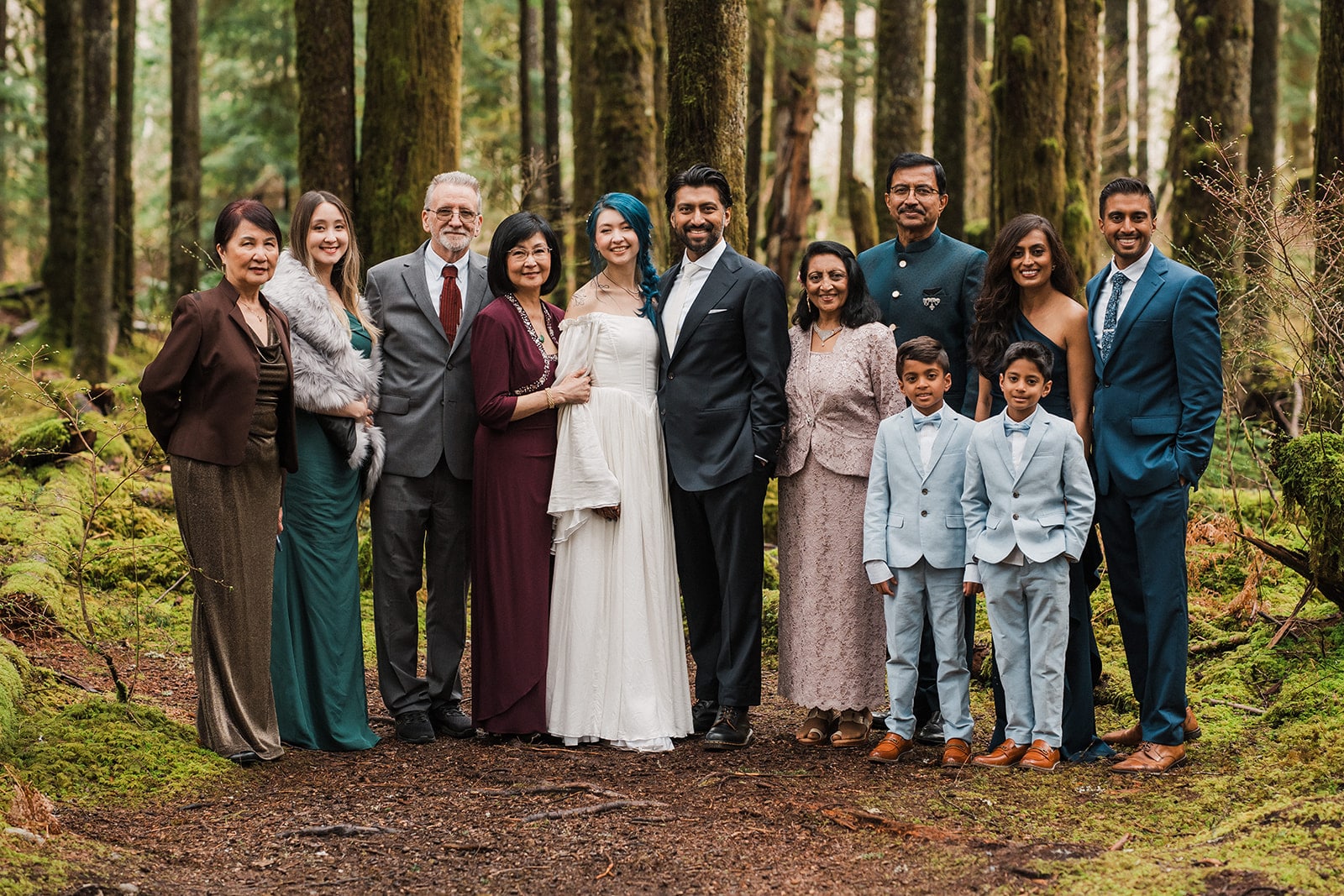 Family wedding photos in the forest in Snoqualmie, Washington. 
