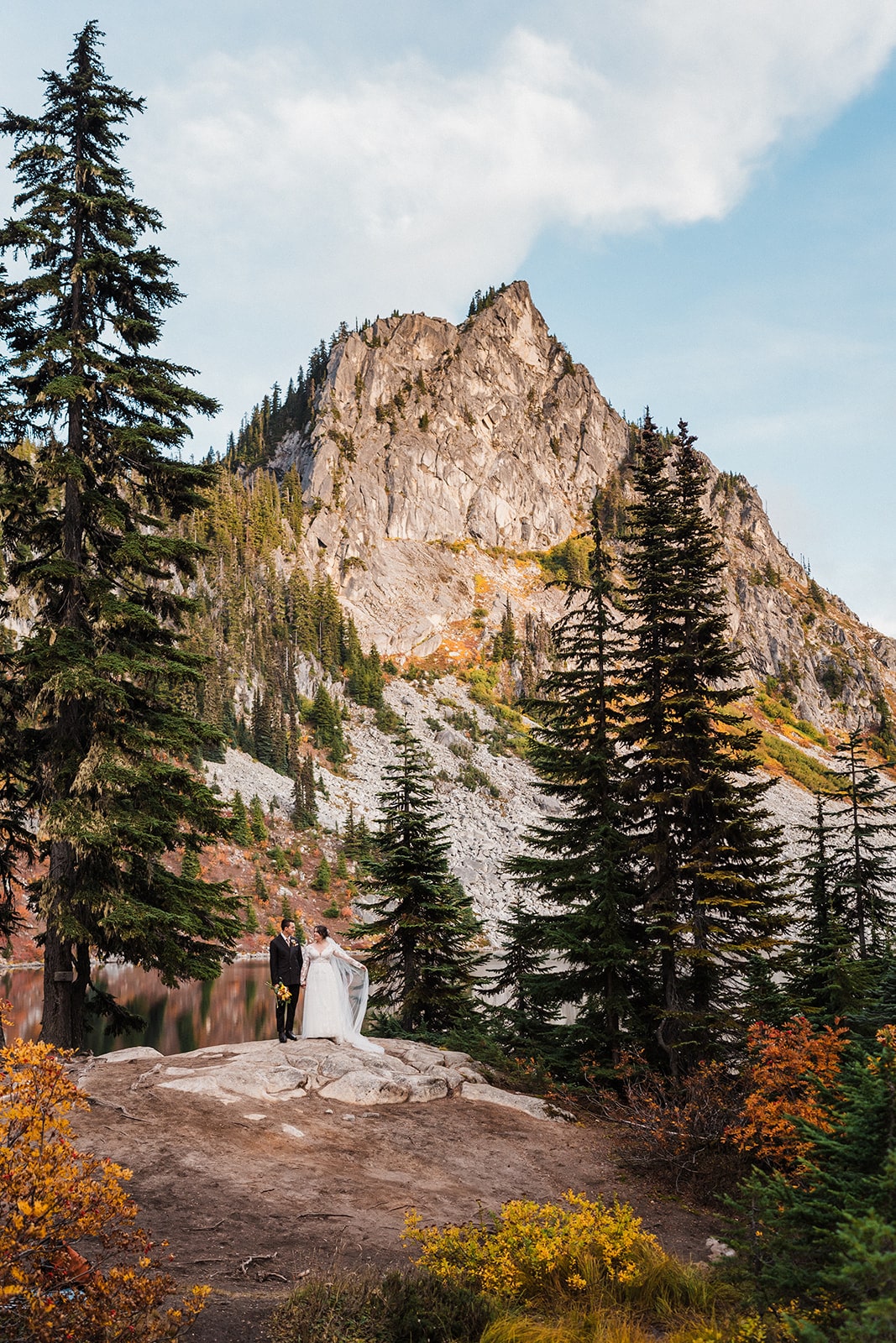 Couple elopes at a state park wedding venue in Washington. 
