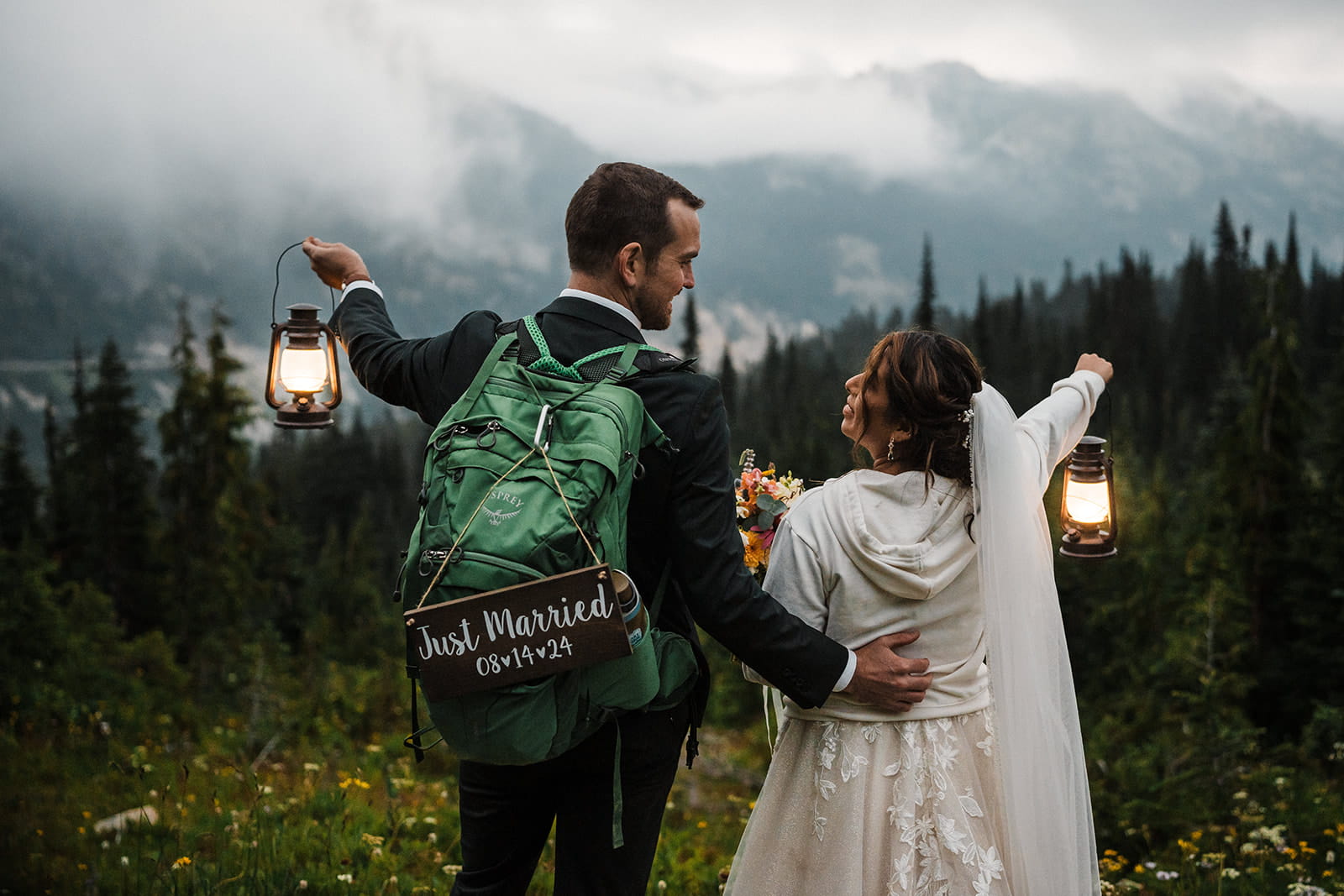 Bride and groom wear layers during their rainy hiking wedding in Washington. 